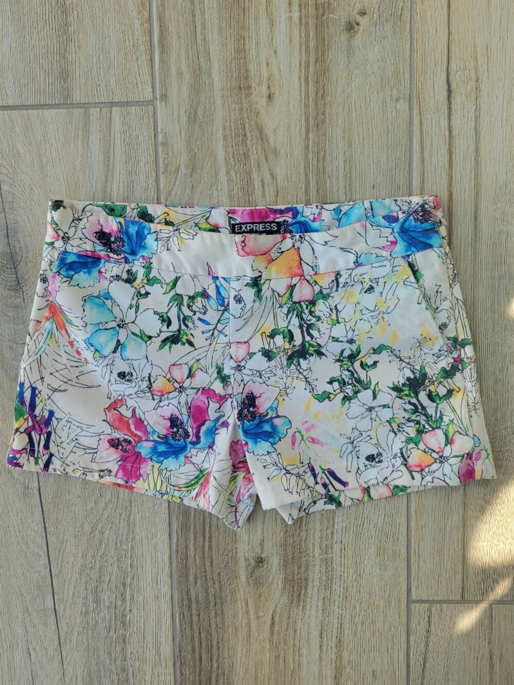 Express High-Waisted Watercolor Floral Shorts – Vibrant Multi-Color